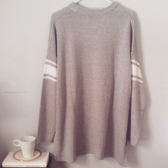 H&M Sweaters - NWT H&M Sweater Top Large